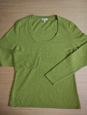 Madison Cashmere Pullover Sweater Lime Green Scoop Neck Long Sleeve Soft Women L